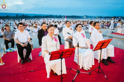 ภาพ No.91636:พิธีทอดผ้าป่า สร้างลานเอนกประสงค์พญานาค 4 ตระกูล จุดประทีปโคมลาน ถวายเป็นพุทธบูชา  สร้างความสว่างไสวให้กับแผ่นดินด้วยแสงธรรม วันอาทิตย์ที่ 29 ตุลาคม พ.ศ. 2566 ณ พุทธอุทยานนานาชาติ จังหวัดหนองคาย