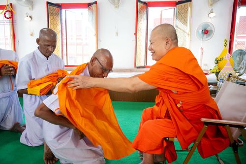 ภาพ No.101205:พิธีบรรพชาธรรมทายาท ในโครงการอุปสมบทบูชาธรรม มหาปูชนียาจารย์ พ.ศ. 2566 ณ วัดสองพี่น้อง สุพรรณบุรี วันที่ 5 ธันวาคม พ.ศ. 2566