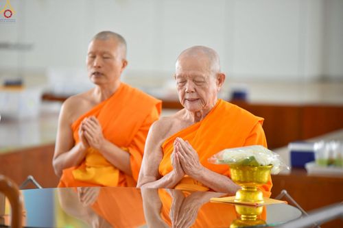 ภาพ No.230400:วันที่ 28 มิถุนายน พ.ศ. 2568 พิธีถวายภัตตาหารเมนูสวรรค์ เพื่อการบรรลุธรรม ณ หอฉันคุณยายอาจารย์ฯ วัดพระธรรมกาย