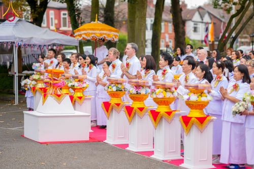 ภาพ No.175306:พิธีทอดกฐิน วัดพระธรรมกายแมนเชสเตอร์ เอดจลีย์ สต็อคพอร์ต ประเทศอังกฤษ ในโครงการกฐินสามัคคีทั่วไทย 30,000 วัด บูชาธรรม 80 ปี หลวงพ่อธัมมชโย โดยคณะศิษยานุศิษย์วัดพระธรรมกาย วันที่ 10 พฤศจิกายน พ.ศ. 2567