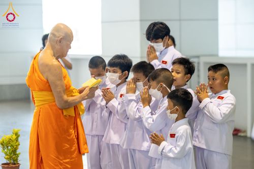 ภาพ No.134283:พิธีทอดผ้าป่าสมทบ มหาสังฆทาน 10,000 วัด ทั่วไทย วันอาทิตย์ต้นเดือนที่ 7 เมษายน พ.ศ.2567 ณ ห้องแก้วสารพัดนึก 1 สภาธรรมกายสากล  วัดพระธรรมกาย จ.ปทุมธานี