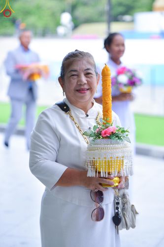 ภาพ No.144595:ชาวอำเภอคลองหลวง จังหวัดปทุมธานี ถวายเทียนพรรษามหามงคล เนื่องในเทศกาลเข้าพรรษา ประจำปี 2567 แด่คณะสงฆ์วัดพระธรรมกาย  วันพฤหัสบดีที่ 18 กรกฎาคม พ.ศ. 2567