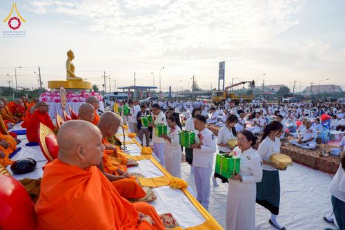 ภาพ No.276895:วันเสาร์ที่ 6 ธันวาคม พ.ศ. 2568 พิธีตักบาตรพระ 1,000 รูป อุทิศถวายพระราชกุศลสมเด็จพระนางเจ้าสิริกิติ์ พระบรมราชินีนาถ พระบรมราชชนนี พันปีหลวง และ ทำบุญเมืองลำปาง ครบรอบ 1,345 ปี ณ ลานพระบรมราชานุสาวรีย์สมเด็จพระนเรศวรมหาราชนครลำปาง อ.เกาะคา จ.ลำปาง