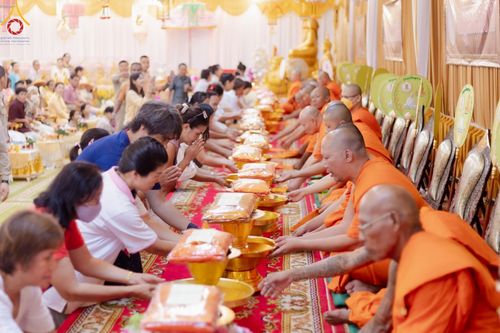 ภาพ No.164636:พิธีทอดกฐิน ณ วัดพูนพิมลราช อ.บางบัวทอง จ.นนทบุรี ในโครงการกฐินสามัคคีทั่วไทย 30,000 วัด บูชาธรรม 80 ปี หลวงพ่อธัมมชโย โดยคณะศิษยานุศิษย์วัดพระธรรมกาย วันที่ 20 ตุลาคม พ.ศ. 2567