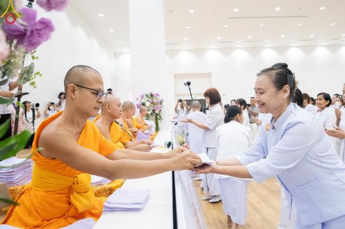 ภาพ No.157333:โครงการ อุบาสกแก้ว อุบาสิกาแก้ว รุ่นที่ 3 ตัวแทนทอดกฐินสามัคคีทั่วไทย 30,000 วัด บูชาธรรม 80 ปี หลวงพ่อธัมมชโย ระหว่างวันที่ 19-22 กันยายน พ.ศ. 2567 โซนกรุงเทพฯ-สมุทรปราการ ณ อาคาร 115 ปี คุณยายอาจารย์ฯ วัดพระธรรมกาย