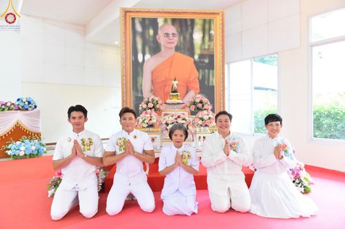 ภาพ No.149561:พิธีทอดผ้าป่ามหามงคล เพื่องานพระพุทธศาสนา , พิธีเจริญพระพุทธมนต์ และพิธีถวายสังฆทานแด่คณะสงฆ์ เนื่องในวันธรรมชัย 56 พรรษา น้อมบูชาธรรมหลวงพ่อธัมมชโย ณ ธรรมอุทยานบ้านแป้ง จ.สิงห์บุรี วันเสาร์ที่ 24 สิงหาคม พ.ศ. 2567