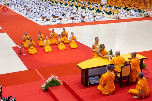 ภาพ No.95254:พิธีมุทิตาพระมหาเถระและพระเถระ ครั้งที่ 29 วันอาทิตย์ที่ 19 พฤศจิกายน พ.ศ. 2566 ณ ห้องแก้วสารพัดนึก สภาธรรมกายสากล วัดพระธรรมกาย