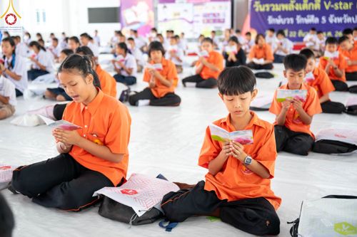 ภาพ No.103765:วันรวมพลังเด็กดี V-Star ผู้นำฟื้นฟูศีลธรรมโลก "รักษ์บวร รักษ์ศีล ๕ จังหวัดปทุมธานี" ปีที่ 5 ปีการศึกษา 2566 ณ วัดสายสุวพรรณ จ.ปทุมธานี วันศุกร์ที่ 22 ธันวาคม พ.ศ. 2566