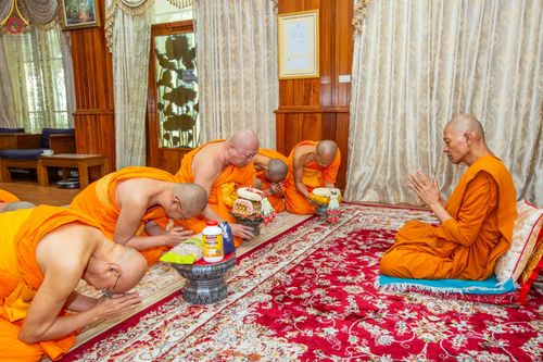 ภาพ No.84950:พิธีทำสามีจิกรรมและรับฟังโอวาท จากพระผู้ใหญ่ พระมหาเถระ พระสังฆาธิการ เนื่องในเทศกาลเข้าพรรษา ของคณะสงฆ์วัดพระธรรมกาย นำโดยหลวงพ่อทัตตชีโว วันที่ 3 สิงหาคม พ.ศ. 2566