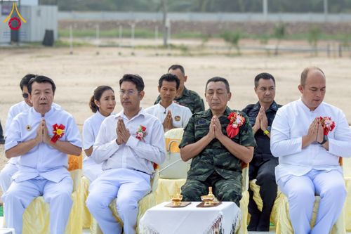 ภาพ No.230134:วันเสาร์ที่ 28 มิถุนายน พ.ศ. 2568 พิธีถวายสังฆทาน 323 วัด 4 จังหวัดชายแดนใต้ ปีที่ 21 ครั้งที่ 178 พิธีมอบกองทุนหนุนแรงใจช่วยครูใต้ ปีที่ 18 ครั้งที่ 142 ณ ศูนย์อบรมเยาวชนจังหวัดปัตตานี