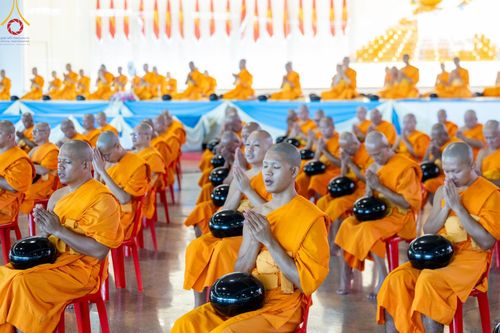 ภาพ No.150978:พิธีตักบาตร ในวันอาทิตย์ต้นเดือน วันที่ 1 กันยายน พ.ศ. 2567 ณ สภาธรรมกายสากล วัดพระธรรมกาย