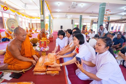 ภาพ No.172578:พิธีทอดกฐิน วัดศรีบุญเรือง จ.สกลนคร ในโครงการกฐินสามัคคีทั่วไทย 30,000 วัด บูชาธรรม 80 ปี หลวงพ่อธัมมชโย โดยคณะศิษยานุศิษย์วัดพระธรรมกาย วันที่ 25 ตุลาคม พ.ศ. 2567