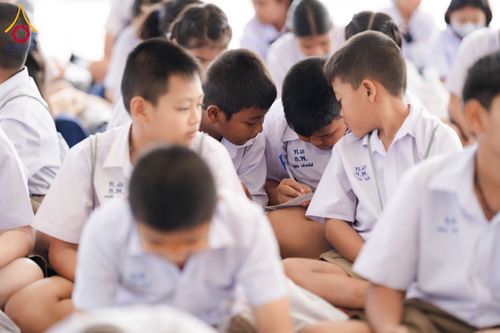 ภาพ No.180899:กิจกรรมวันรวมพลังเด็กดี V-Star ผู้นำฟื้นฟูศีลธรรมโลก ประจำปีพุทธศักราช 2567 จังหวัดสุพรรณบุรี ณ ศูนย์ปฏิบัติธรรมพระมงคลเทพมุนี อำเภอสองพี่น้อง จังหวัดสุพรรณบุรี วันที่ 21 พฤศจิกายน พ.ศ.2567