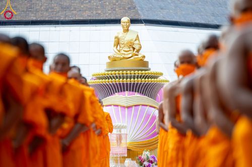 ภาพ No.107096:พิธีจุดประทีปถวายเป็นพุทธบูชา และบูชาธรรมมหาปูชนียาจารย์ ในโครงการธรรมยาตรากตัญญูบูชา มหาปูชนียาจารย์ พระมงคลเทพมุนี(สด จนฺทสโร) พระผู้ปราบมาร  อนุสรณ์สถาน 7 แห่ง ปีที่ 12  วันที่ 6 มกราคม พ.ศ. 2567 ณ อนุสรณ์สถานมหาวิหารพระมงคลเทพมุนี อ.สองพี่น้อง จ.สุพร