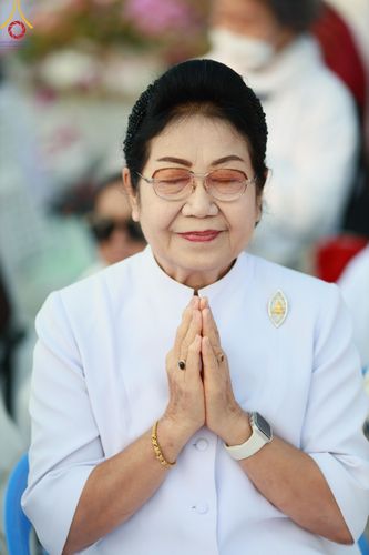 ภาพ No.195319:พิธีตักบาตรพระธรรมยาตรา ณ อนุสรณ์สถานลำดับที่ 3 สถานที่เกิดใหม่ในเพศสมณะ วัดสองพี่น้อง ต.ต้นตาล อ.สองพี่น้อง จ.สุพรรณบุรี ในโครงการธรรมยาตรา กตัญญูบูชา มหาปูชนียาจารย์ พระมงคลเทพมุนี(สด จนฺทสโร) พระผู้ปราบมาร ปีที่ 13 วันที่ 15 มกราคม พ.ศ.2568