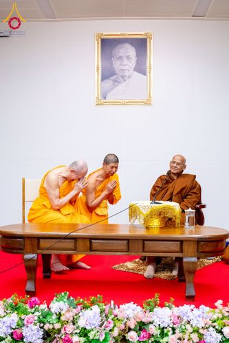 ภาพ No.222355:วันที่ 21 เมษายน พ.ศ. 2568 หลวงพ่อทัตตชีโวต้อนรับคณะสงฆ์ WAB ณ อาคาร 100 ปี คุณยายมหารัตนอุบาสิกาจันทร์ ขนนกยูง วัดพระธรรมกาย