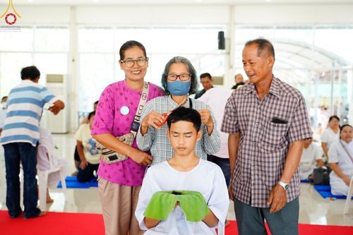 ภาพ No.134822:พิธีตัดปอยผม พิธีขอขมารับผ้าไตร พิธีบรรพชา และพิธีถวายบาตร ในโครงการบรรพชาสามเณร ฟื้นฟูพระพุทธศาสนาทั่วไทย  ณ ศูนย์ปฏิบัติธรรมและศูนย์อบรมเยาวชนเพชรบุรี ต.ท่าแลง อ.ท่ายาง จ.เพชรบุรี