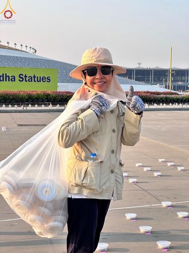 ภาพ No.59619:V.39 ทุ่มสุดใจ ธรรมชัย 80 ปี การเตรียมงาน การปฏิบัติงาน ของเจ้าหน้าที่หน่วยงานต่างๆ เพื่อพิธีฉลองอายุวัฒนมงคล 80 ปี หลวงพ่อธัมมชโย และรับถวายมหาสังฆทาน 10,000 กว่าวัดทั่วประเทศ ในวันคุ้มครองโลก จันทร์ที่ 22 เมษายน พ.ศ. 2567