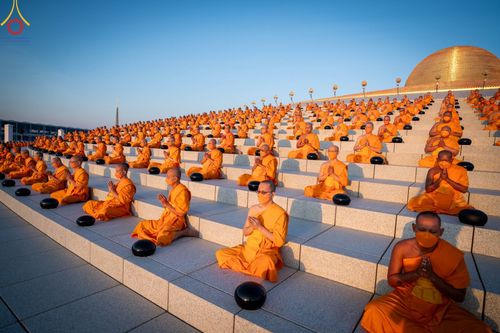 ภาพ No.105224:พิธีตักบาตรฉลองพระบวชใหม่ รุ่นบูชาธรรมมหาปูชนียาจารย์ และต้อนรับศักราชใหม่ วันจันทร์ที่ 1 มกราคม พ.ศ. 2567 ณ ลานธรรมพระมหาธรรมกายเจดีย์ วัดพระธรรมกาย