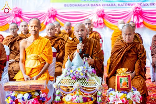 ภาพ No.176093:พิธีทอดผ้าป่าสมทบกฐิน ณ วัดพุทธคยา บานา วิหาร เมืองคยา รัฐพิหาร ประเทศอินเดีย โดยมูลนิธิธรรมกาย ในนามหลวงพ่อธัมมชโย  วันที่ 12 พฤศจิกายน พ.ศ. 2567