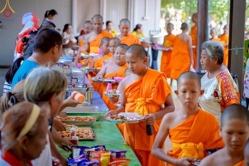 ภาพ No.218163:วันอาทิตย์ที่ 6 เมษายน พ.ศ. 2568 ว่าที่ร้อยตรี ตระกูล โทธรรม ผู้ว่าราชการจังหวัดนราธิวาส เหล่ากาชาดจังหวัดนราธิวาส และเจ้าหน้าที่ข้าราชการทุกภาคส่วน ร่วมถวายภัตตาหารแด่คณะสงฆ์และสามเณรภาคฤดูร้อน ณ ที่พักสงฆ์บ้านร่มเย็น ศูนย์อบรมเยาวชนเมืองนราธิวาส