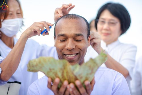 ภาพ No.179975:พิธีปลงผมนาคธรรมทายาท ในโครงการอุปสมบทหมู่ บูชาธรรมมหาปูชนียาจารย์ (ศูนย์อบรมวัดพระธรรมกาย) วันที่ 1 ธันวาคม พ.ศ. 2567 ณ ลานธรรมหารัตนวิหารคด วัดพระธรรมกาย จ.ปทุมธานี