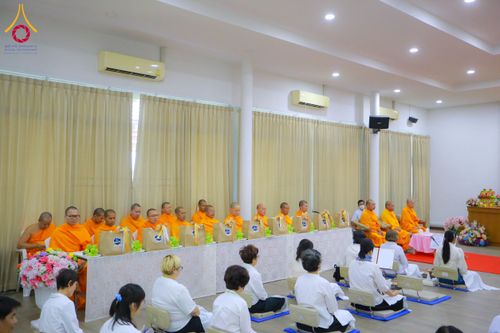 ภาพ No.197536:พิธีถวายสังฆทานคณะสงฆ์ 2 นิกายเชื่อมสัมพันธ์ไทย-เกาหลี วันอาทิตย์ที่ 5 มกราคม พ.ศ. 2568 ณ อาคารชมรมภาวนารักษ์ วัดพระธรรมกาย อำเภอคลองหลวง จังหวัดปทุมธานี