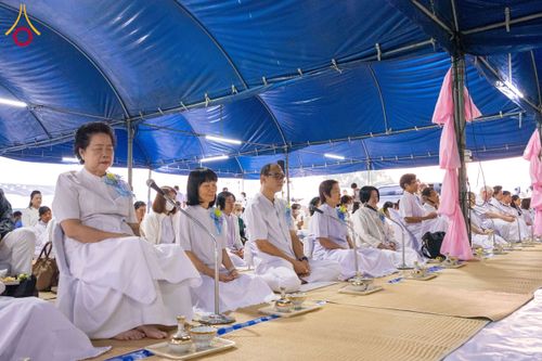 ภาพ No.192519:พิธีถวายภัตตาหารเป็นสังฆทาน แด่พระธรรมยาตรา ณ อนุสรณ์สถานคลองบางนางแท่น อ.สามพราน จ.นครปฐม ในโครงการธรรมยาตรา กตัญญูบูชา มหาปูชนียาจารย์ พระมงคลเทพมุนี(สด จนฺทสโร) พระผู้ปราบมาร อนุสรณ์สถาน 7 แห่ง ปีที่ 13 วันที่ 10 มกราคม พ.ศ. 2568