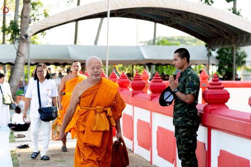 ภาพ No.234360:วันพฤหัสบดีที่ 24 กรกฎาคม พ.ศ. 2568 พิธีถวายสังฆทานแก่คณะสงฆ์ 323 วัด , พิธีมอบกองทุนหนุนแรงใจช่วยครูใต้ , พิธีทำบุญส่วนกุศลแด่ผู้วายชนม์ ในเหตุการณ์ความไม่สงบ 4 จังหวัด ชายแดนภาคใต้ (ปัตตานี , ยะลา , นราธิวาส , สงขลา) ปีที่ 21 ครั้งที่ 179 ณ วัดเวฬุวัน 