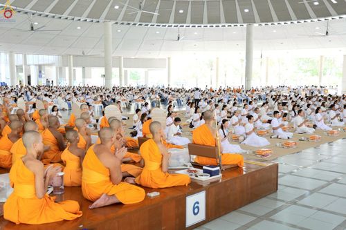 ภาพ No.234820:วันศุกร์ที่ 25 กรกฎาคม พ.ศ. 2568 (วันพระ แรม 15 ค่ำ เดือน 8) พิธีบุพเปตพลี ครั้งที่ 167 ร่วมอุทิศบุญแด่หมู่ญาติที่ล่วงลับไปแล้ว และสืบทอดอายุพระพุทธศาสนา ณ หอฉันคุณยายอาจารย์ฯ วัดพระธรรมกาย