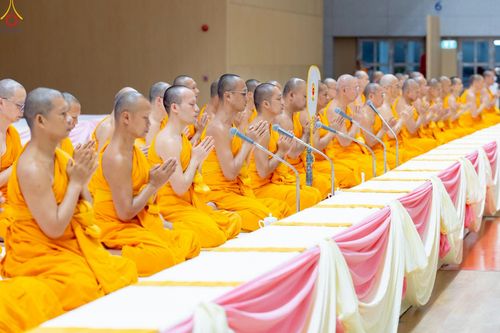 ภาพ No.225333:วันอาทิตย์ที่ 18 พฤษภาคม พ.ศ. 2568 พิธีร่วมบุญการศึกษา พระภิกษุ สามเณร ณ ห้องแก้วสารพัดนึก 2 วัดพระธรรมกาย