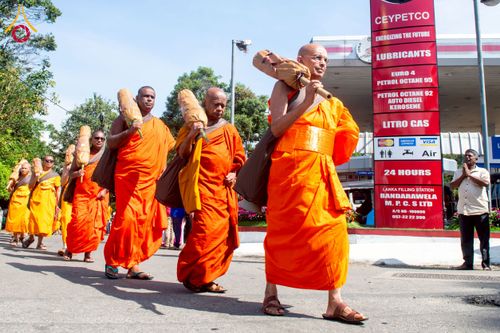 ภาพ No.226234:วันที่ 7-10 พฤษภาคม พ.ศ. 2568 โครงการเดินธรรมยาตรา สยาม-ลังกา ธรรมยาตรา ฉลองเทศกาลวิสาขบูชาแห่งชาติ ศรีลังกา บูชาธรรม 81 ปี หลวงพ่อธัมมชโย เมืองนูวราอิลิยา ประเทศศรีลังกา