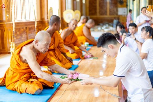 ภาพ No.254925:วันที่ 12 ตุลาคม พ.ศ. 2568 พิธีทอดกฐินสามัคคีทั่วไทย 30,000 วัด โดยคณะศิษยานุศิษย์ บูชาธรรม 81 ปี หลวงพ่อธัมมชโย ณ วัดตะคร้ำเอน อ.ท่ามะกา  จ.กาญจนบุรี