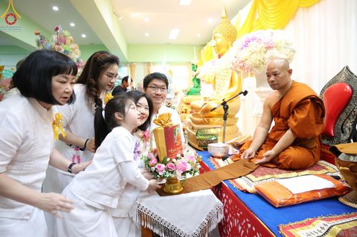 ภาพ No.182288:พิธีทอดกฐิน ณ วัดกล้วย จ.นนทบุรี ในโครงการทอดกฐินสามัคคีทั่วไทย 30,000 วัด บูชาธรรม 80 ปี หลวงพ่อธัมมชโย โดยคณะศิษยานุศิษย์วัดพระธรรมกาย วันที่ 9 พฤศจิกายน พ.ศ. 2567