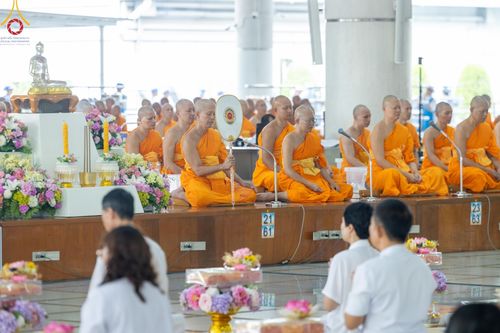 ภาพ No.169746:พิธีถวายภัตตาหารเมนูสวรรค์ "เพื่อการบรรลุธรรม" เนื่องในวันลอยกระทง (ขึ้น 15 ค่ำ เดือน 12) วันศุกร์ที่ 15 พฤศจิกายน พ.ศ. 2567 ณ หอฉันคุณยายอาจารย์ฯ วัดพระธรรมกาย