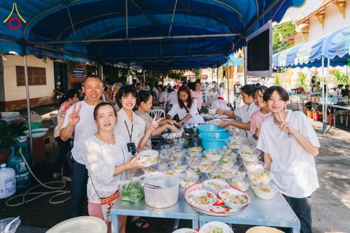 ภาพ No.168580:พิธีทอดกฐิน ณ วัดหนองหล่ม จ.เชียงใหม่ ในโครงการกฐินสามัคคีทั่วไทย 30,000 วัด บูชาธรรม 80 ปี หลวงพ่อธัมมชโย โดยคณะศิษยานุศิษย์วัดพระธรรมกาย วันที่ 23 ตุลาคม พ.ศ. 2567