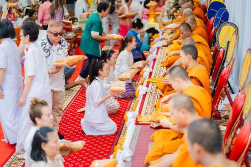 ภาพ No.183578:พิธีทอดกฐิน ณ วัดใหม่สำราญ(เกาะล้าน) อ.บางละมุง จ.ชลบุรี ในโครงการทอดกฐินสามัคคีทั่วไทย 30,000 วัด บูชาธรรม 80 ปี หลวงพ่อธัมมชโย โดยคณะศิษยานุศิษย์วัดพระธรรมกาย วันที่ 28 ตุลาคม พ.ศ. 2567