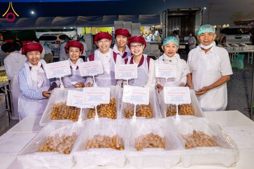 ภาพ No.200180:พิธีถวายภัตตาหารเป็นสังฆทาน แด่พระธรรมยาตรา ณ อนุสรณ์สถานบางปลา วัดบางปลา อำเภอบางเลน จังหวัดนครปฐม ในโครงการธรรมยาตรา กตัญญูบูชา มหาปูชนียาจารย์ พระมงคลเทพมุนี(สด จนฺทสโร) พระผู้ปราบมาร อนุสรณ์สถาน 7 แห่ง ปีที่ 13 วันที่ 23 มกราคม พ.ศ. 2568