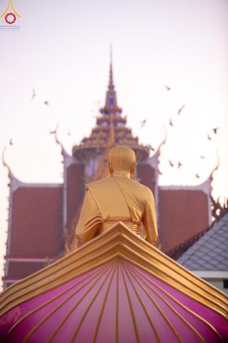 ภาพ No.197618:พิธีตักบาตรพระธรรมยาตรา ณ อนุสรณ์สถานลำดับที่ 4 สถานที่เกิดด้วยกายธรรม วัดโบสถ์(บน) ต.บางคูเวียง จ.นนทบุรี ในโครงการธรรมยาตรา กตัญญูบูชา มหาปูชนียาจารย์ พระมงคลเทพมุนี(สด จนฺทสโร) พระผู้ปราบมาร อนุสรณ์สถาน 7 แห่ง ปีที่ 13 วันที่ 19 มกราคม พ.ศ. 2568