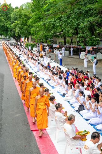 ภาพ No.143859:พิธีตัดปอยผม โครงการอุปสมบทหมู่ พระธรรมทายาทนานาชาติ (ภาษาจีน) รุ่นที่ 19 วันอาทิตย์ที่ 7 กรกฎาคม พ.ศ. 2567 ณ สนามหญ้า หน้าบ้านแก้วอาสาสมัคร วัดพระธรรมกาย