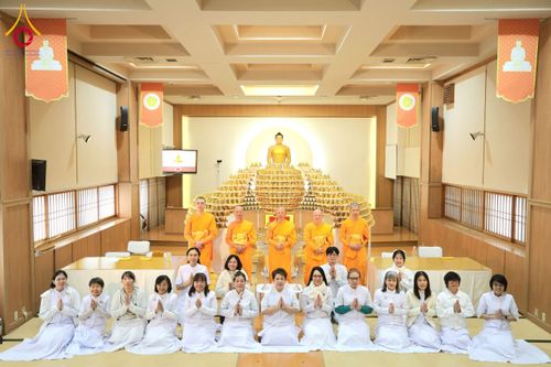 ภาพ No.213413:วันอาทิตย์ที่ 16 มีนาคม พ.ศ. 2568 พิธีบุพเปตพลี, ถวายภัตตาหาร, ปล่อยปลา วัดพระธรรมกายคานากาว่า ประเทศญี่ปุ่น