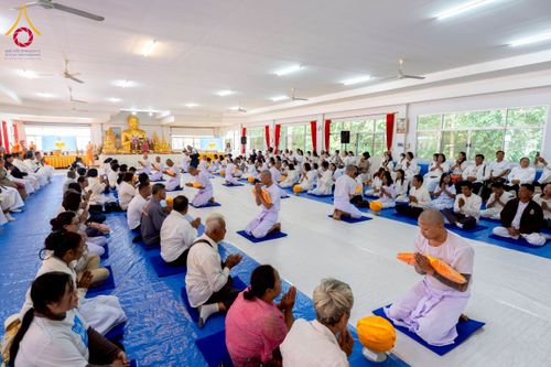 ภาพ No.275841:วันพุธที่ 3 ธันวาคม พ.ศ. 2568 พิธีบรรพชาอุปสมบท โครงการอุปสมบทบูชาธรรมมหาปูชนียาจารย์ ศูนย์อบรม : ศูนย์ส่งเสริมศีลธรรม จ.พะเยา ณ โบราณสถานพระธาตุจอมทอง และ โบสถ์กลางน้ำ วัดพระธาตุศรีโคมคำ อำเภอเมือง จังหวัดพะเยา