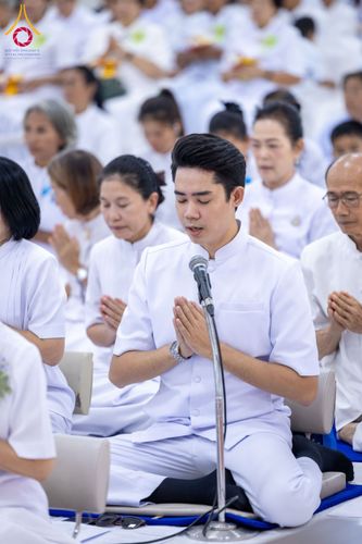 ภาพ No.160780:พิธีเจริญพระพุทธมนต์ และปิดแผ่นทองรูปเหมือน พระเดชพระคุณพระมงคลเทพมุนี (สด จนฺทสโร) พระผู้ปราบมาร จำนวน 3 องค์ วันเสาร์ที่ 5 ตุลาคม พ.ศ. 2567 ณ อาคารปลูกศรัทธา 2 (ชานชลาเดิม) วัดพระธรรมกาย อ.คลองหลวง จ.ปทุมธานี