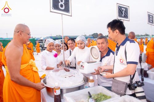 ภาพ No.119046:พิธีถวายภัตตาหารเป็นสังฆทาน แด่คณะพระธรรมยาตรา วันที่ 27 มกราคม พ.ศ. 2567 ณ อนุสรณ์สถานบางปลา จ.นครปฐม