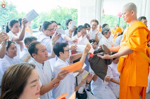 ภาพ No.330919:วันวิสาขบูชา อาทิตย์ที่ 31 พฤษภาคม พ.ศ.2569 พิธีบรรพชาสามเณรอุบาสก 11 ท่าน , พิธีถวายบาตรผ้าไตร และจตุปัจจัยไทยธรรม แด่สามเณร , พิธีอุปสมบทอุทิศชีวิต , พิธีกล่าวคำกัปปิยภัณฑ์  ณ อุโบสถพระไตรปิฎก วัดพระธรรมกาย จังหวัดปทุมธานี