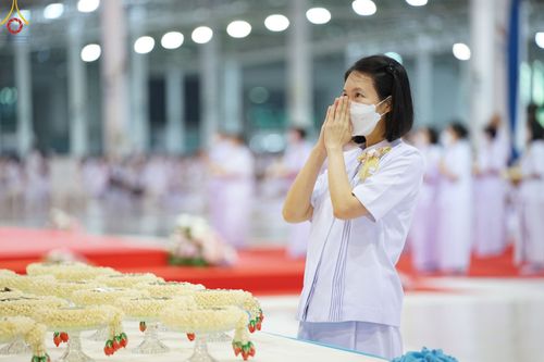 ภาพ No.79006:พิธีวางแผ่นจารึกชื่อ และพิธีวางพวงมาลัยสักการะพระบรมพุทธเจ้า ณ สภาธรรมกายสากล วัดพระธรรมกาย วันที่ 2 เมษายน พ.ศ. 2566