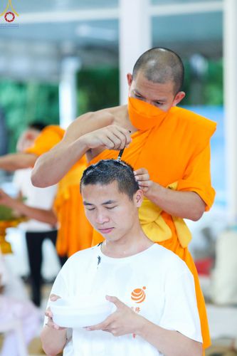 ภาพ No.83253:พิธีตัดปอยผมและปลงผม ในโครงการบรรพชาอุปสมบทหมู่ ธรรมทายาทนานาชาติ (ภาคภาษาจีน) รุ่นที่ 18 ณ วัดพระธรรมกาย วันเสาร์ที่ 8 กรกฎาคม พ.ศ.2566