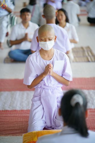 ภาพ No.79354:พิธีขอขมา มอบบาตรและผ้าไตร ในโครงการบรรพชาสามเณรฟื้นฟูพระพุทธศาสนาทั่วไทย โครงการอบรมยุวธรรมทายาท มัชฌิมธรรมทายาท และธรรมทายาทรุ่นอุดมศึกษา ณ สภาธรรมกายสากล วัดพระธรรมกาย วันเสาร์ที่ 1 เมษายน พ.ศ. 2566