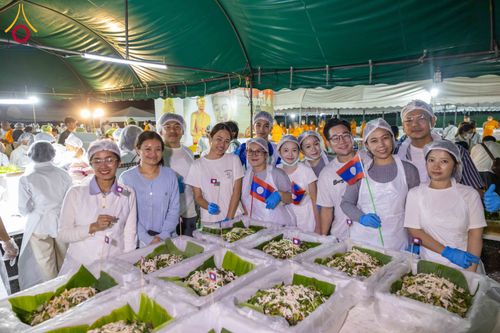 ภาพ No.301680:วันที่ 24 มกราคม พ.ศ. 2569 พิธีถวายภัตตาหารเป็นสังฆทาน แด่พระธรรมยาตรา ณ อนุสรณ์สถานบางปลา วัดบางปลา อำเภอบางเลน จังหวัดนครปฐม ในโครงการธรรมยาตรา กตัญญูบูชา มหาปูชนียาจารย์ พระมงคลเทพมุนี(สด จนฺทสโร) พระผู้ปราบมาร อนุสรณ์สถาน 7 แห่ง ปีที่ 14