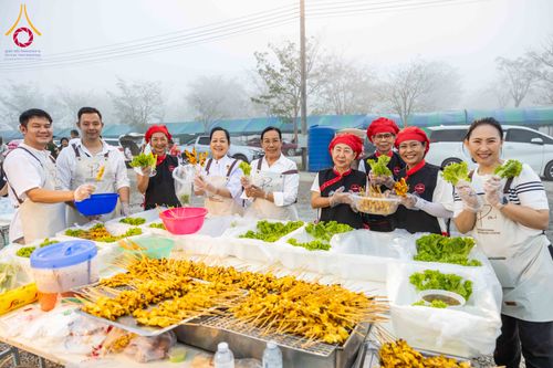 ภาพ No.298505:วันที่ 20 มกราคม พ.ศ. 2569 พิธีถวายภัตตาหารเป็นสังฆทาน แด่พระธรรมยาตรา ณ อนุสรณ์สถานบางปลา วัดบางปลา อำเภอบางเลน จังหวัดนครปฐม ในโครงการธรรมยาตรา กตัญญูบูชา มหาปูชนียาจารย์ พระมงคลเทพมุนี(สด จนฺทสโร) พระผู้ปราบมาร อนุสรณ์สถาน 7 แห่ง ปีที่ 14